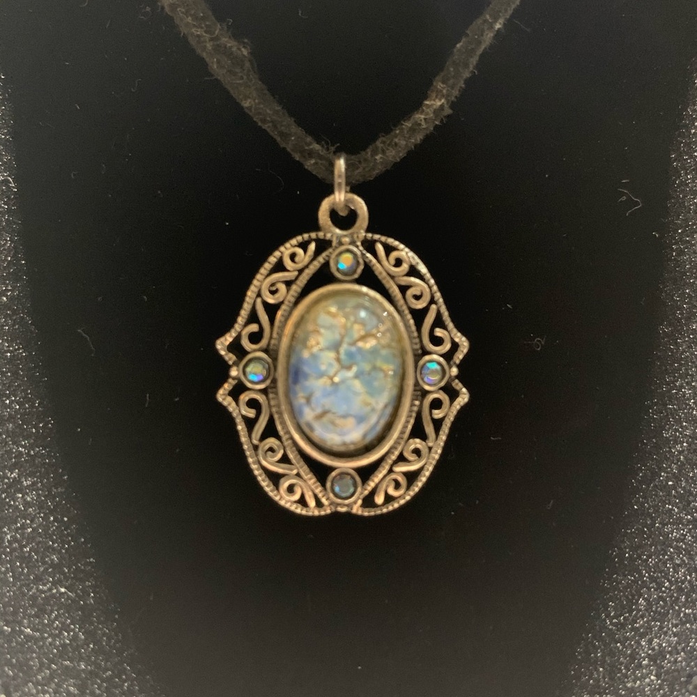 Unique Necklace Set - Picture 3 of 3